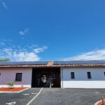 Seignosse:toiture du centre de loisirs "L'ïle aux couleurs"